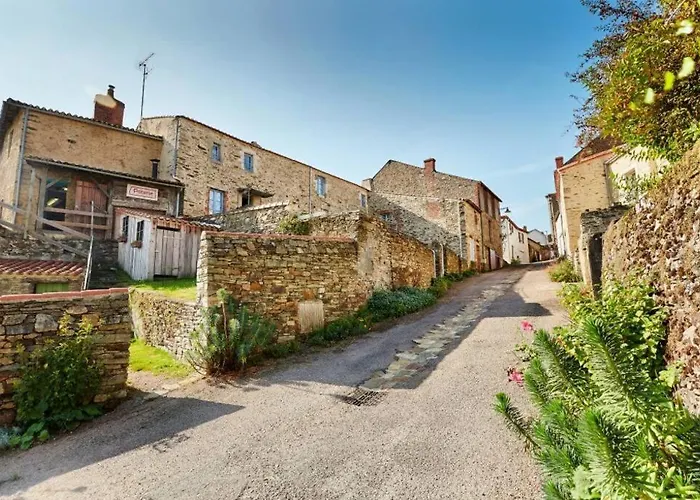 Le 19 Rue **,maison De Charme Proche Du Puy Du Fou Feriehus *