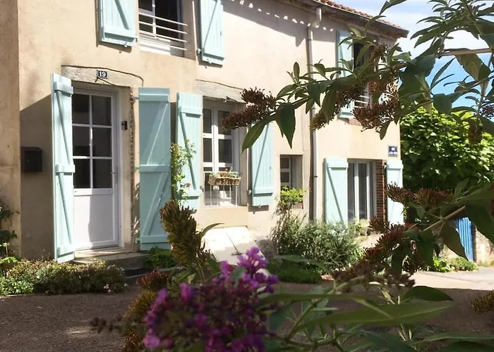 Le 19 Rue **,maison De Charme Proche Du Puy Du Fou